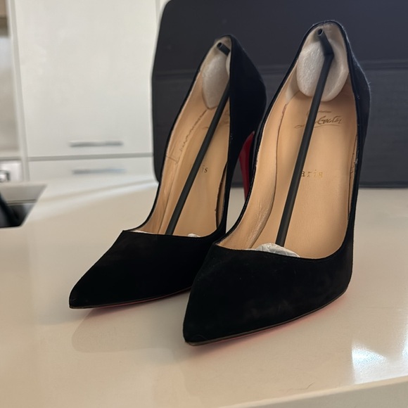 Christian Louboutin SO KATE black suede pump. Size 38. - Picture 7 of 10